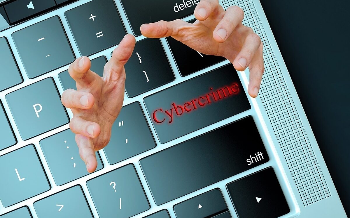 Ein Symbolbild für Cyberkriminalität mit Tastatur Ein Symbolbild für Cyberkriminalität mit Tastatur